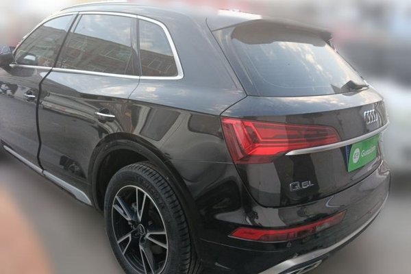 Audi Q5L 2022, 11000 км, за 33127 USD