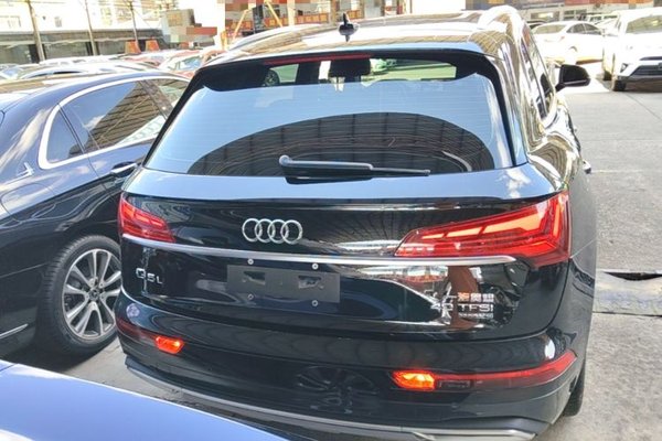 Audi Q5L 2022, 76900 км, за 29924 USD