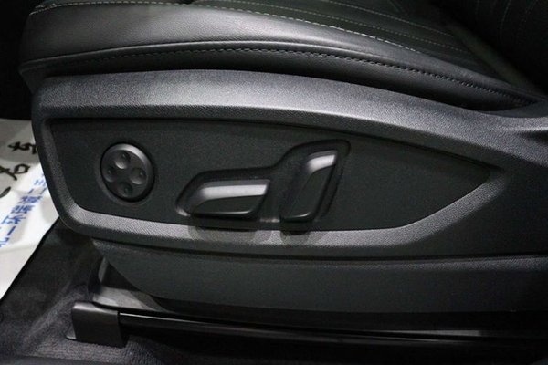 Audi Q5L 2022, 82900 км, за 28489 USD - фото 9