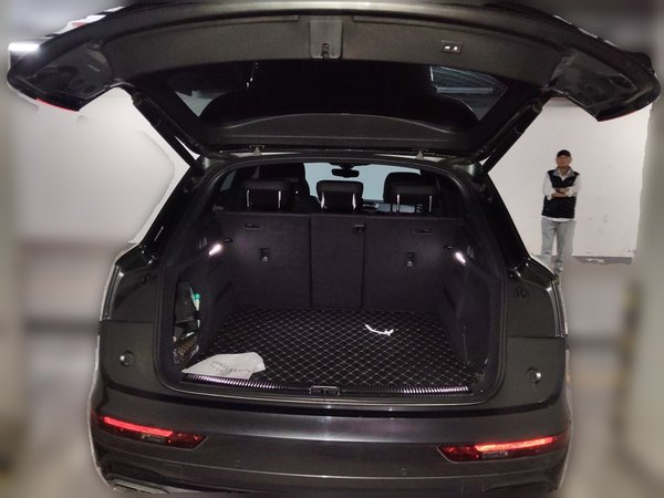 Audi Q5L 2023, 22500 км, за 34637 USD - фото 12