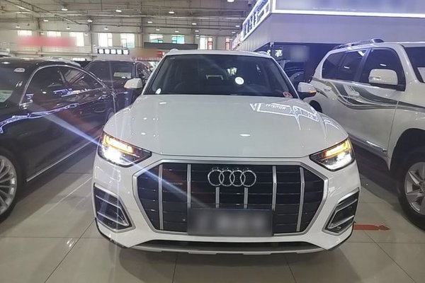 Audi Q5L 2023, 29400 км, за 33799 USD