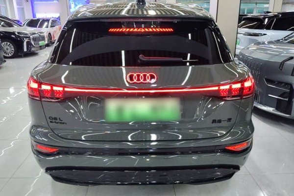 Audi Q6L e-tron 2026, 5500 км, за 43796 USD