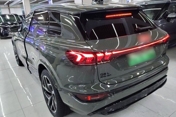 Audi Q6L e-tron 2026, 5500 км, за 43796 USD