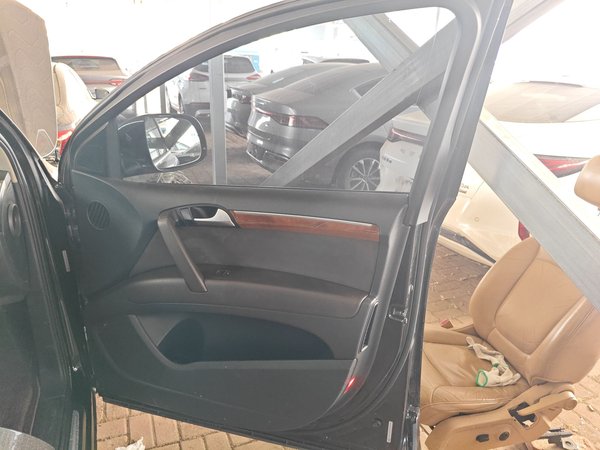 Audi Q7 2015, 149300 км, за 12015 USD - фото 15