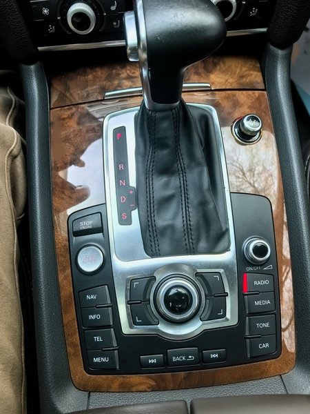 Audi Q7 2015, 159600 км, за 15871 USD - фото 27