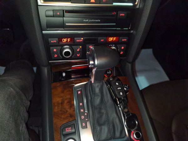 Audi Q7 2015, 159600 км, за 15871 USD - фото 13