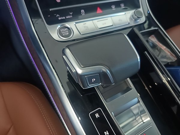 Audi Q7 2024, 7000 км, за 59734 USD - фото 17