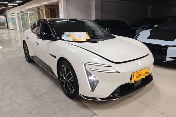 Avatr 06 2025, 17300 км, за 29314 USD