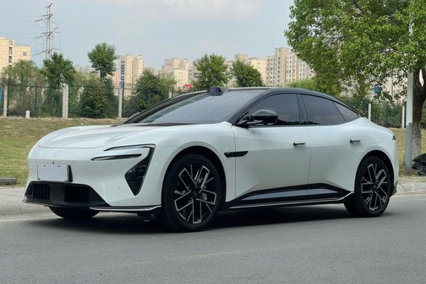 Avatr 06 · 2025 год
