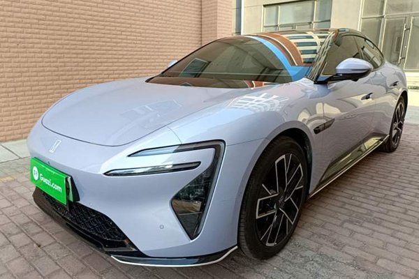 Avatr 06 · 2025 год