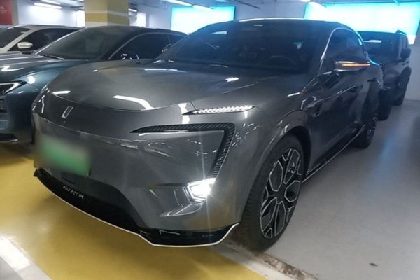 Avatr 11 · 2024 год