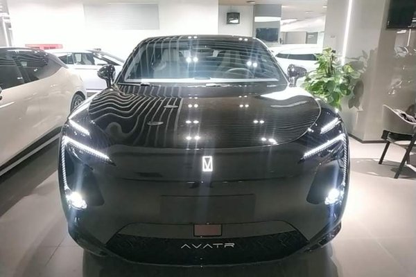 Avatr 11 2025, 14200 км, за 37235 USD
