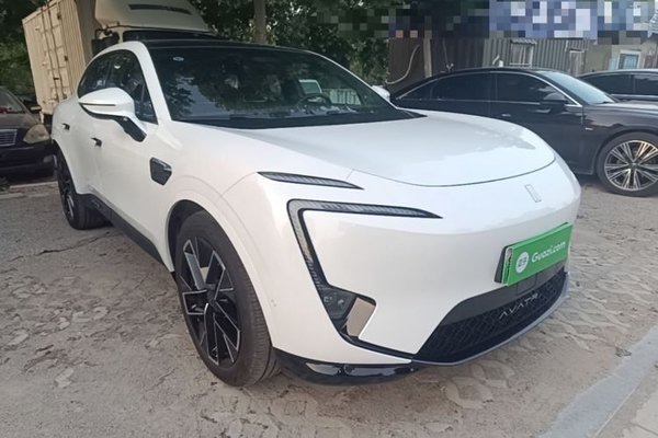 Avatr 11 2025, 11200 км, за 33016 USD