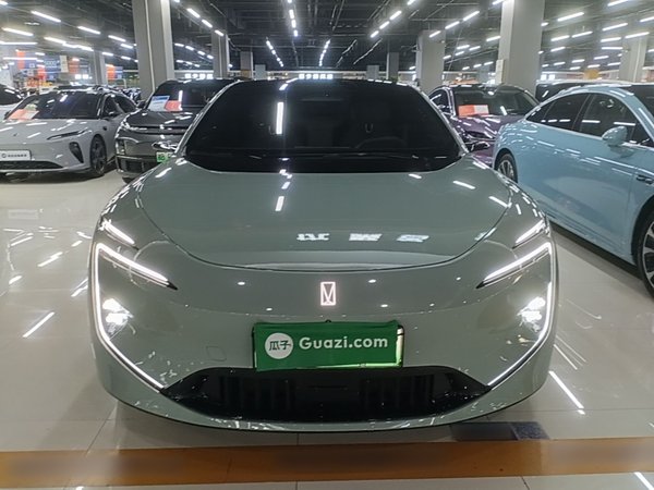 Avatr 12 2023, 14800 км, за 33734 USD