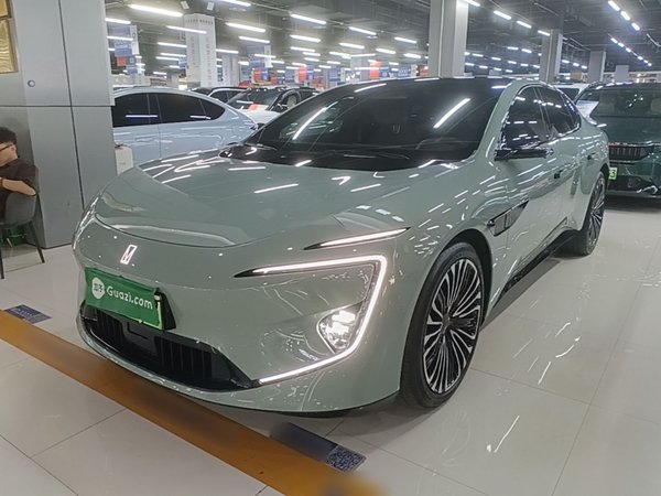 Avatr 12 · 2023 год