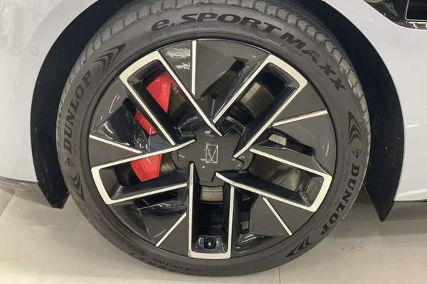Avatr 12 2025, 15900 км, за 30156 USD
