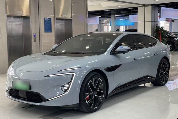 Avatr 12 · 2025 год
