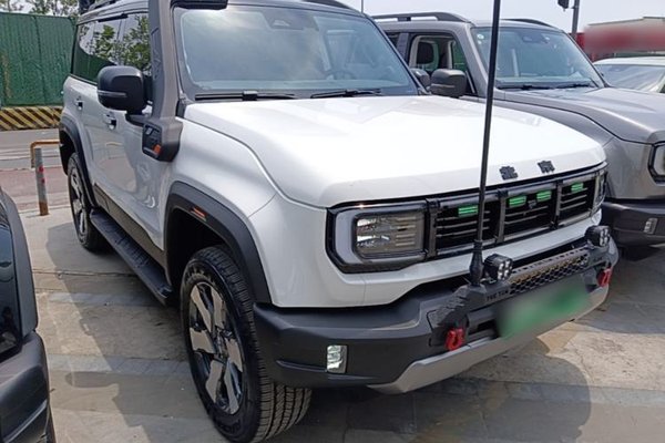 BAIC Off-Road BJ40 Electric Drive 2025, 8200 км, за 25613 USD