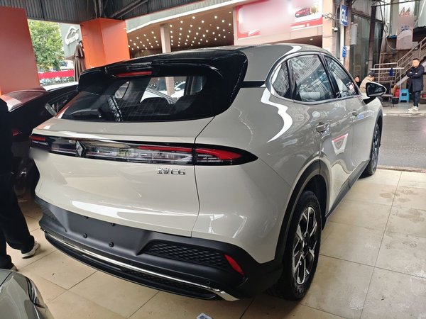 Baojun E6 2026, 800 км, за 13716 USD