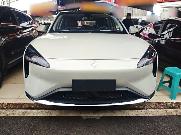 Baojun E6 2026, 800 км, за 13716 USD