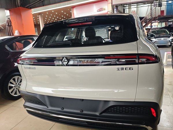 Baojun E6 2026, 800 км, за 13716 USD