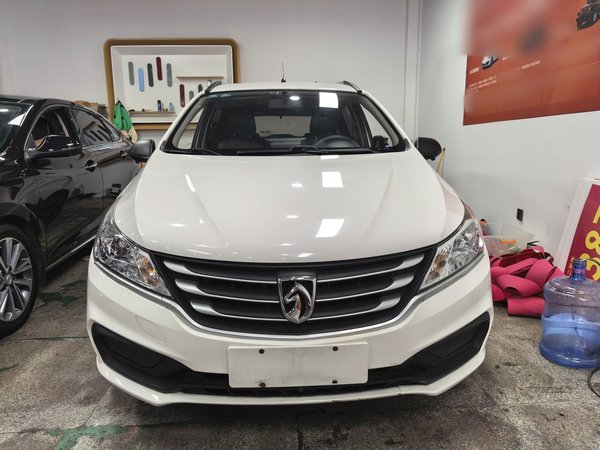 Baojun 310W 2018 1.5L Automatic Fashion Edition China VI, 2018 года