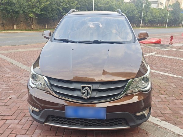 Baojun 730 2015 1.8L Manual Comfort ESP Version 7-seater, 2015 года