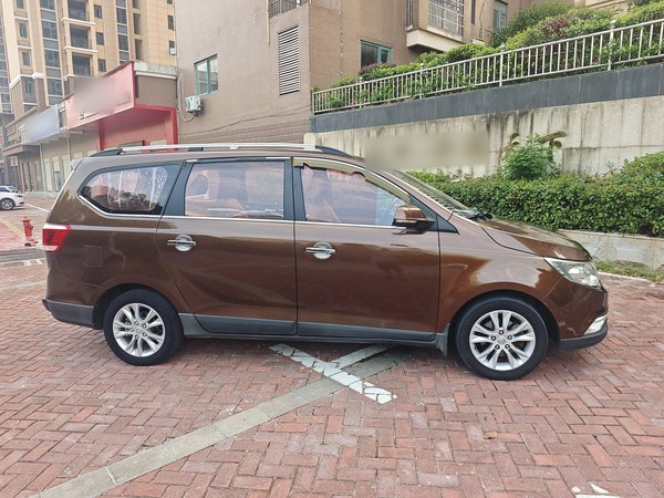 Baojun 730 2015, 107000 км, за 4025 USD