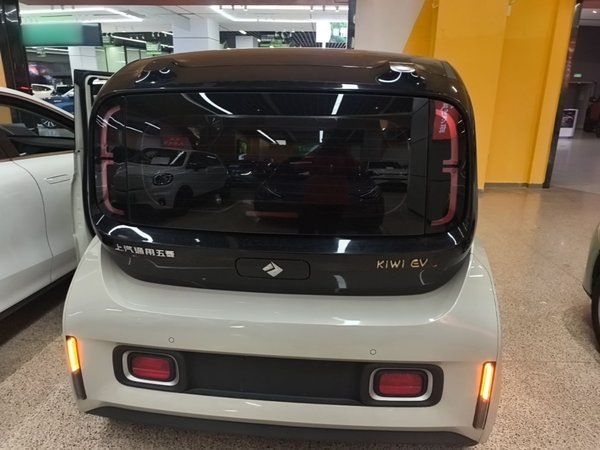 Baojun KiWi EV 2022, 10900 км, за 9550 USD