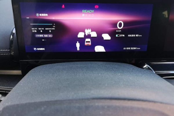 Baojun KiWi EV 2023, 32400 км, за 8432 USD - фото 14