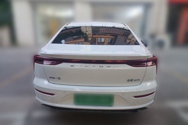 Bestune B70 2023, 12000 км, за 9068 USD