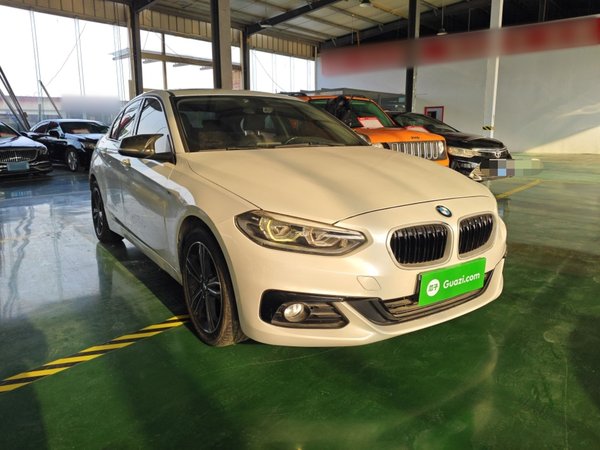 BMW 1 Series 2017 118i Sport Edition, 2017 года