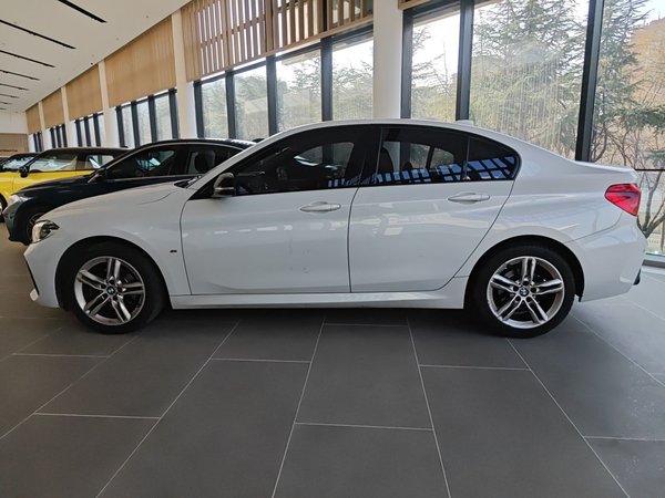 BMW 1 Series 2021, 110600 км, за 12623 USD