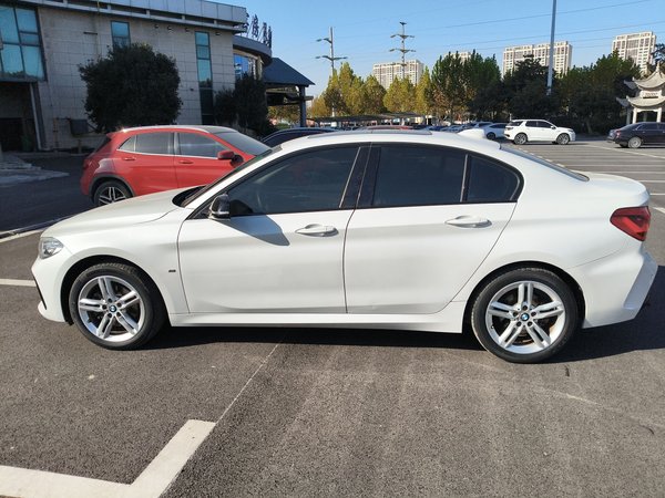 BMW 1 Series 2021, 34400 км, за 13103 USD