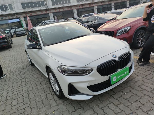 BMW 1 Series 2022, 62200 км, за 14733 USD