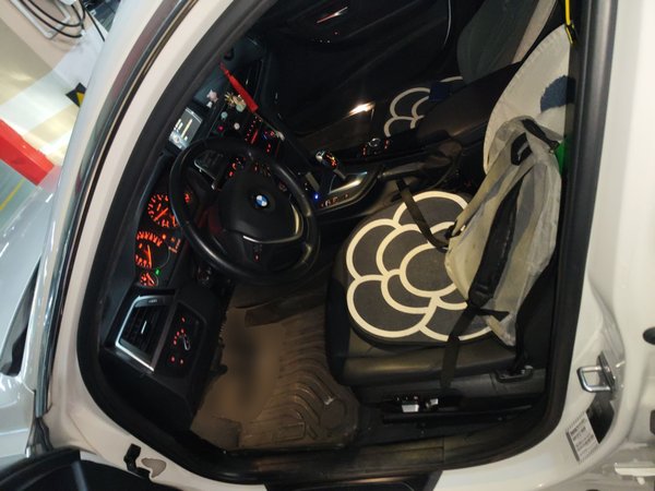 BMW 3 Series 2017, 80000 км, за 10525 USD - фото 11