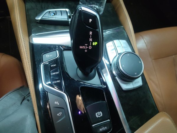 BMW 5 Series 2018, 106199 км, за 27115 USD - фото 15