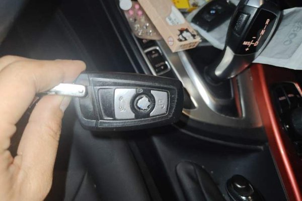 BMW 3 Series 2015, 177300 км, за 9923 USD - фото 17