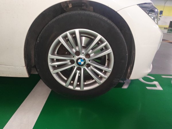 BMW 3 Series 2015, 42000 км, за 15831 USD