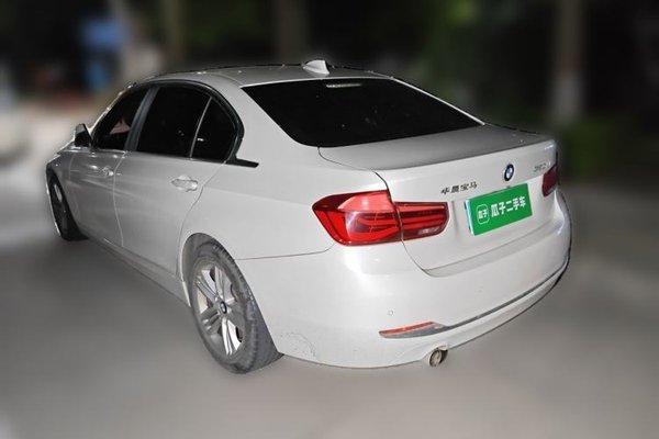 BMW 3 Series 2016, 109600 км, за 8481 USD