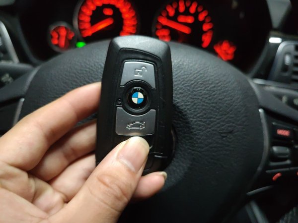 BMW 3 Series 2016, 73000 км, за 9406 USD - фото 11