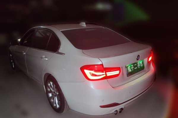 BMW 3 Series 2016, 88100 км, за 11527 USD