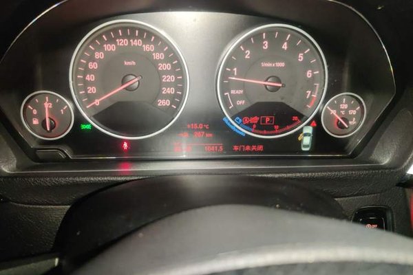 BMW 3 Series 2016, 88100 км, за 11527 USD - фото 9