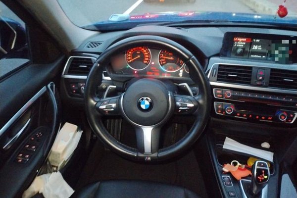 BMW 3 Series 2017, 111300 км, за 13689 USD