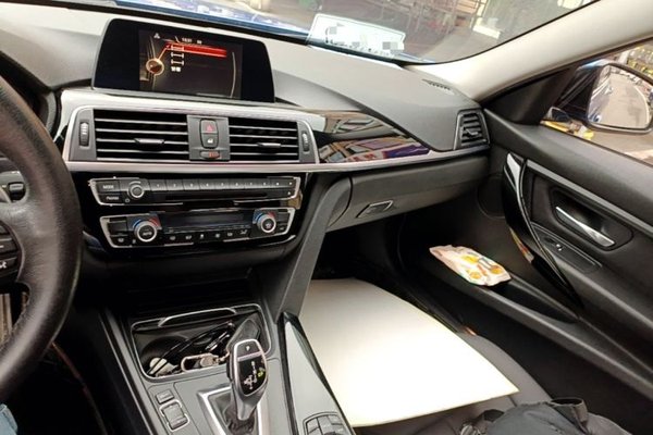BMW 3 Series 2017, 94000 км, за 12733 USD - фото 16