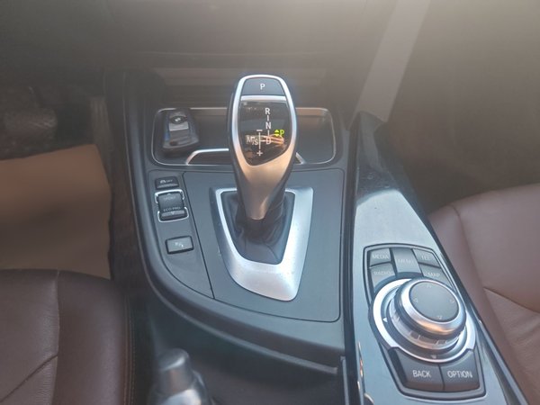 BMW 3 Series 2017, 116900 км, за 11242 USD