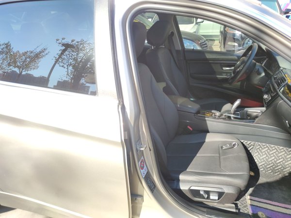 BMW 3 Series 2017, 124500 км, за 11678 USD - фото 23