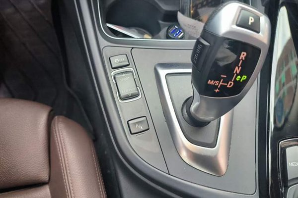 BMW 3 Series 2018, 100800 км, за 11585 USD - фото 14