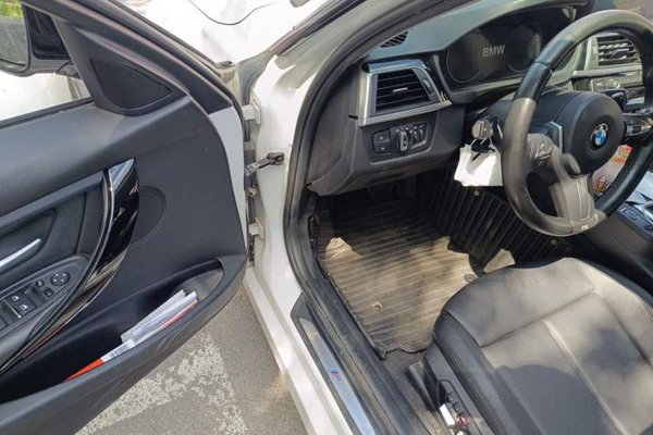 BMW 3 Series 2018, за 12961 USD - фото 13
