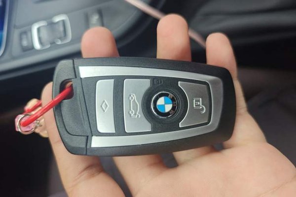 BMW 3 Series 2018, 38600 км, за 16551 USD